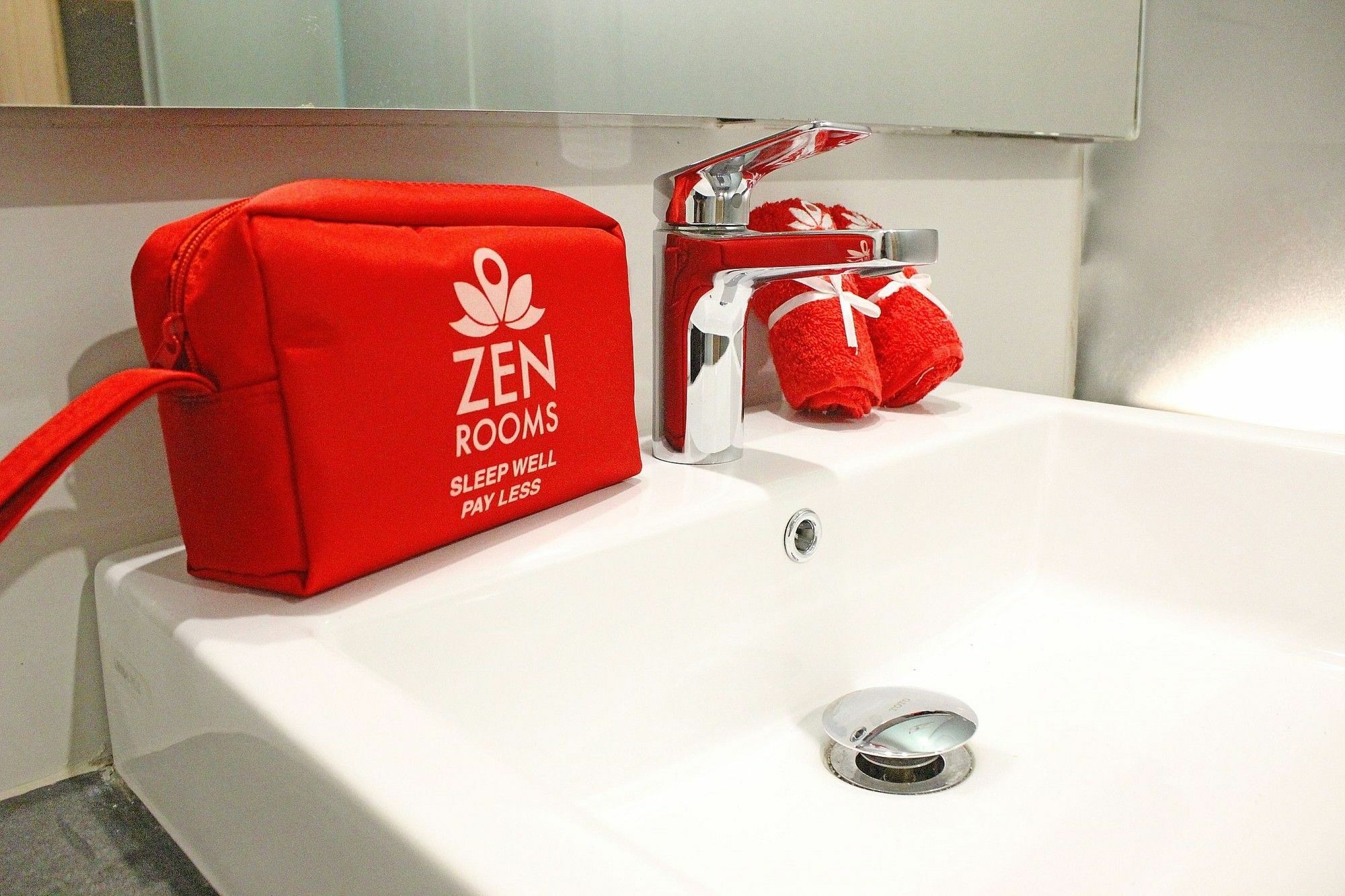 Zen Premium Sampoerna Strategic Square Otel Cakarta Dış mekan fotoğraf